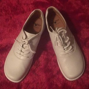NurseMates size 10 white nursing sneakers